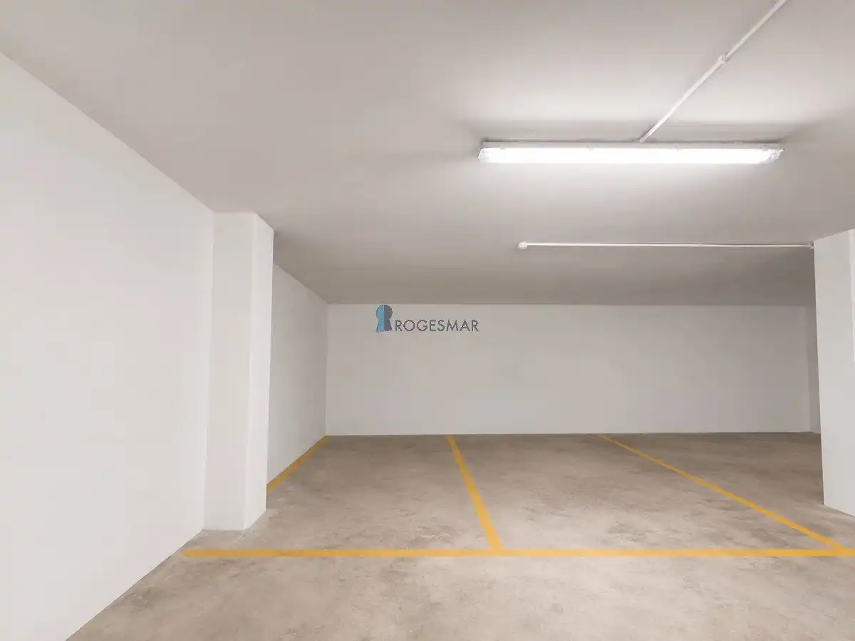 Aparcament de Apartament en venda en Benicasim / Benicàssim amb Traster, Moblat i Piscina comunitària