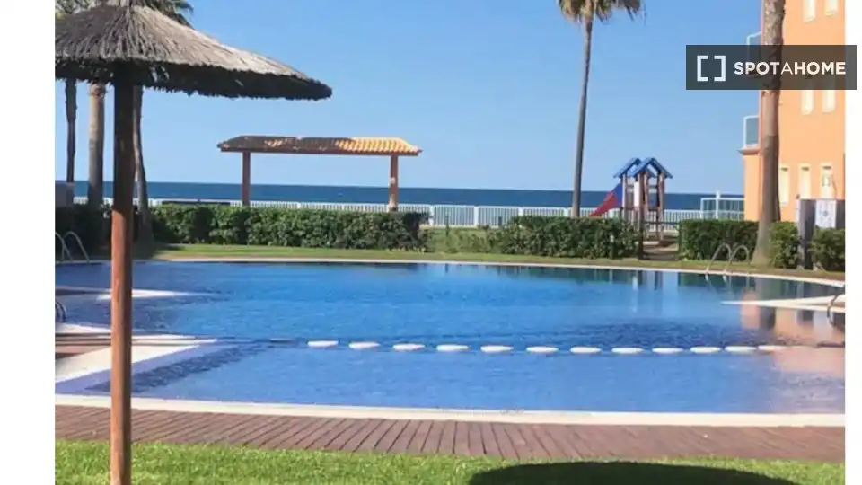 Piscina de Apartament per a compartir en Dénia amb Aire condicionat, Calefacció i Terrassa