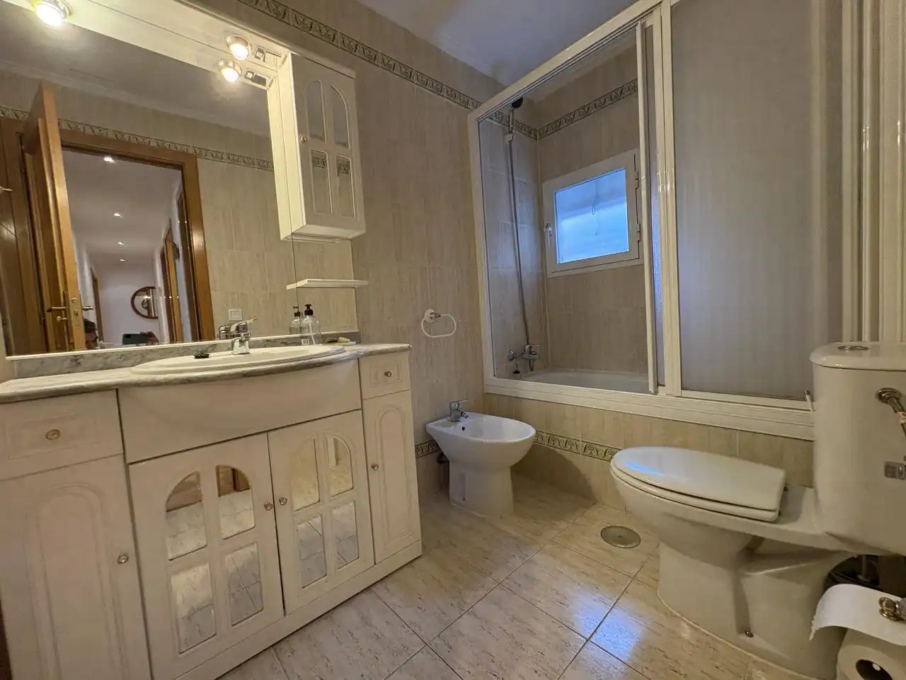 Wohnung zur Miete in Calle Ramón María del Valle Inclán, Espartales