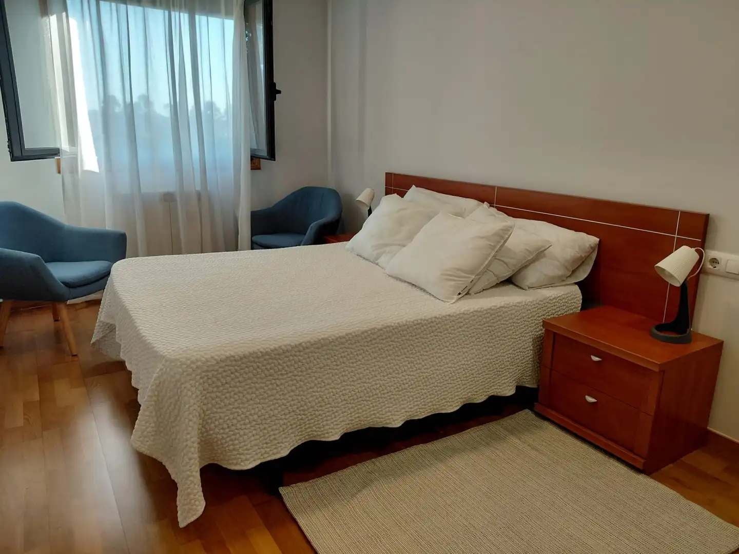 Schlafzimmer von Dachboden zum Verkauf in Vilagarcía de Arousa mit Heizung und Parkett