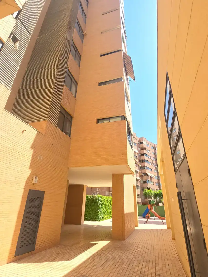 Vista exterior de Piso en venta en Alicante / Alacant con Aire acondicionado, Calefacción y Terraza