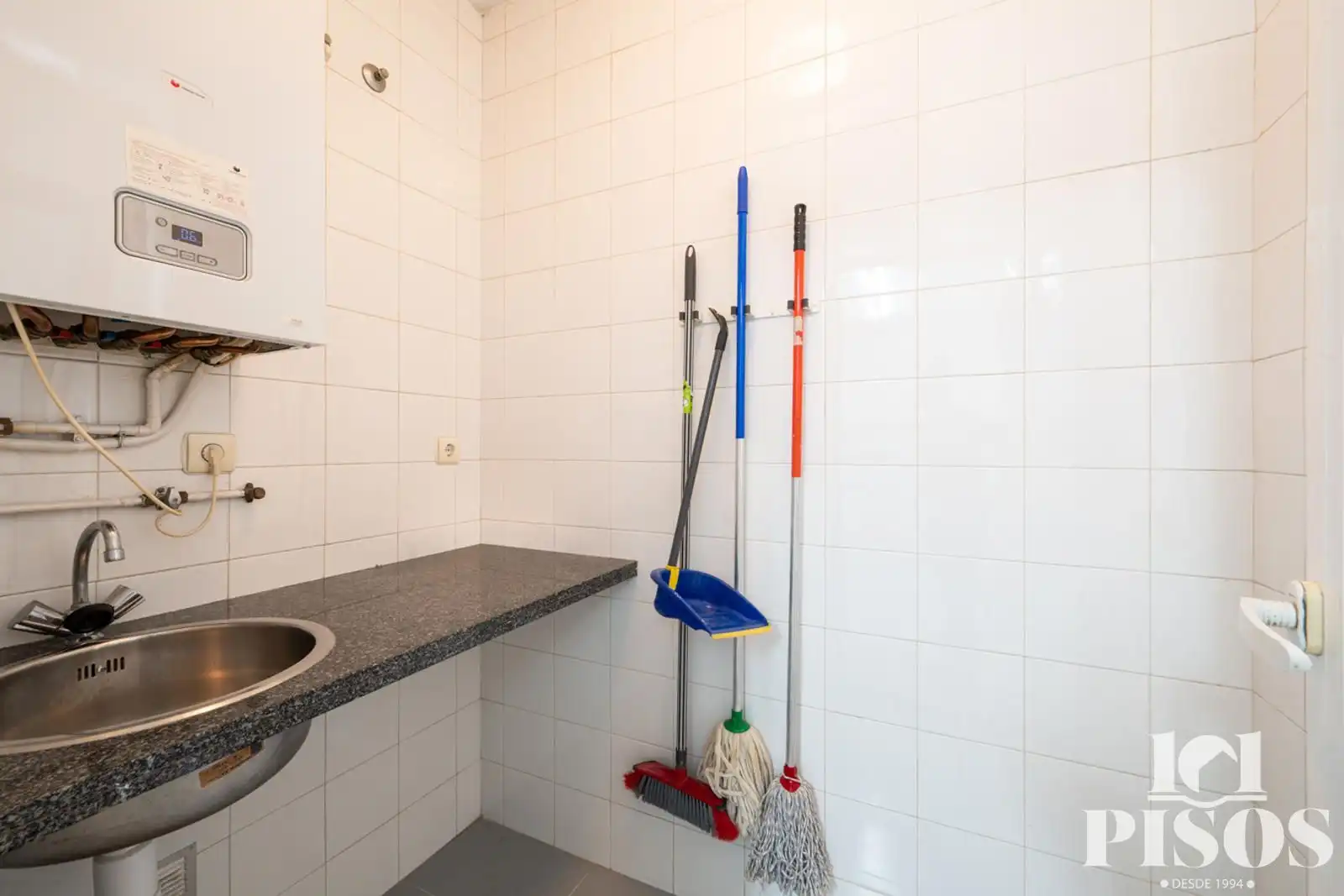 Bathroom of Flat for sale in Sant Cugat del Vallès  with Heating, Terrace and Storage room