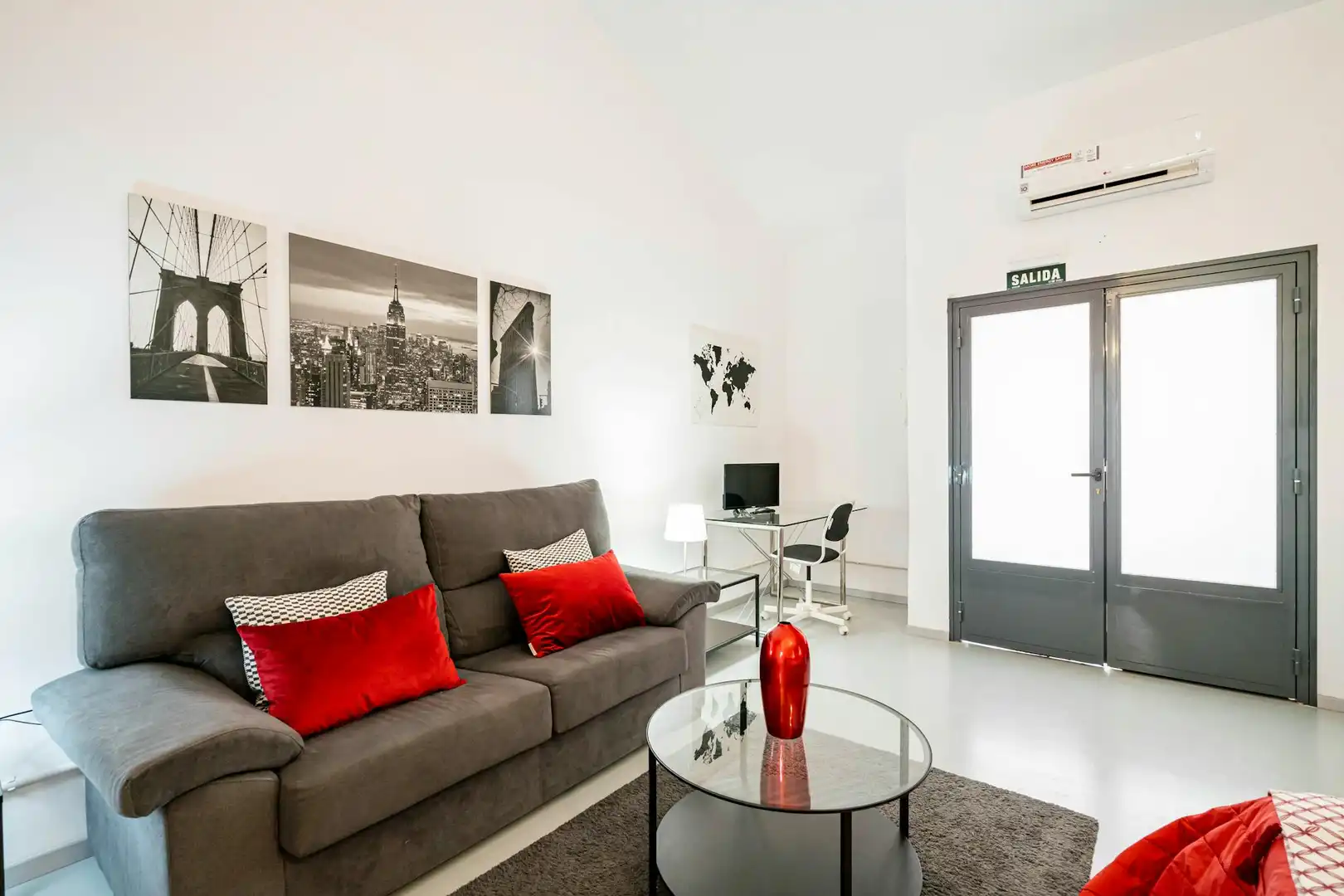 Living room of Flat for rent in Madrid  with Air Conditioner, Heating and Furnished