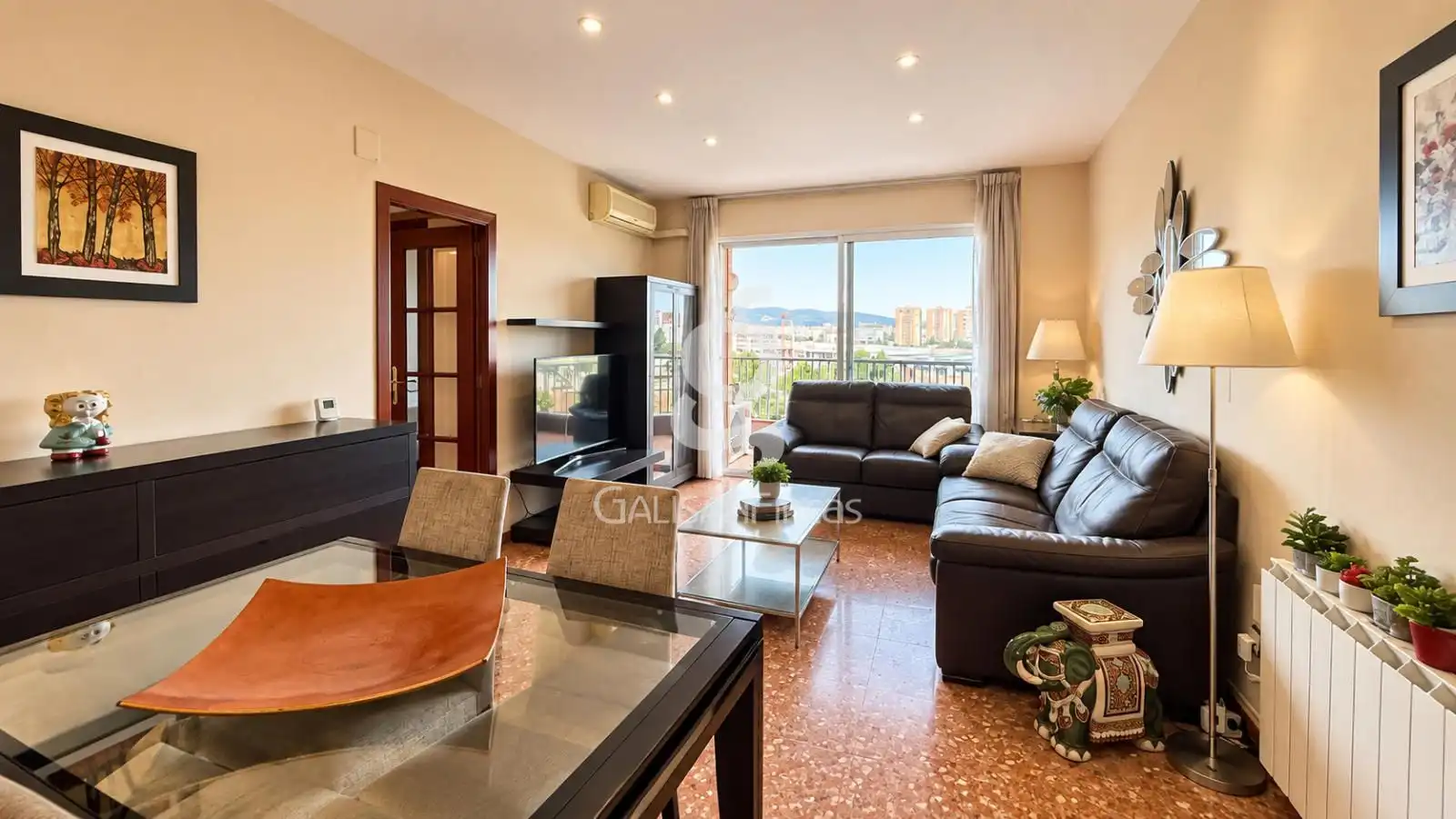 Piso con terraza en venta en Felip Ii