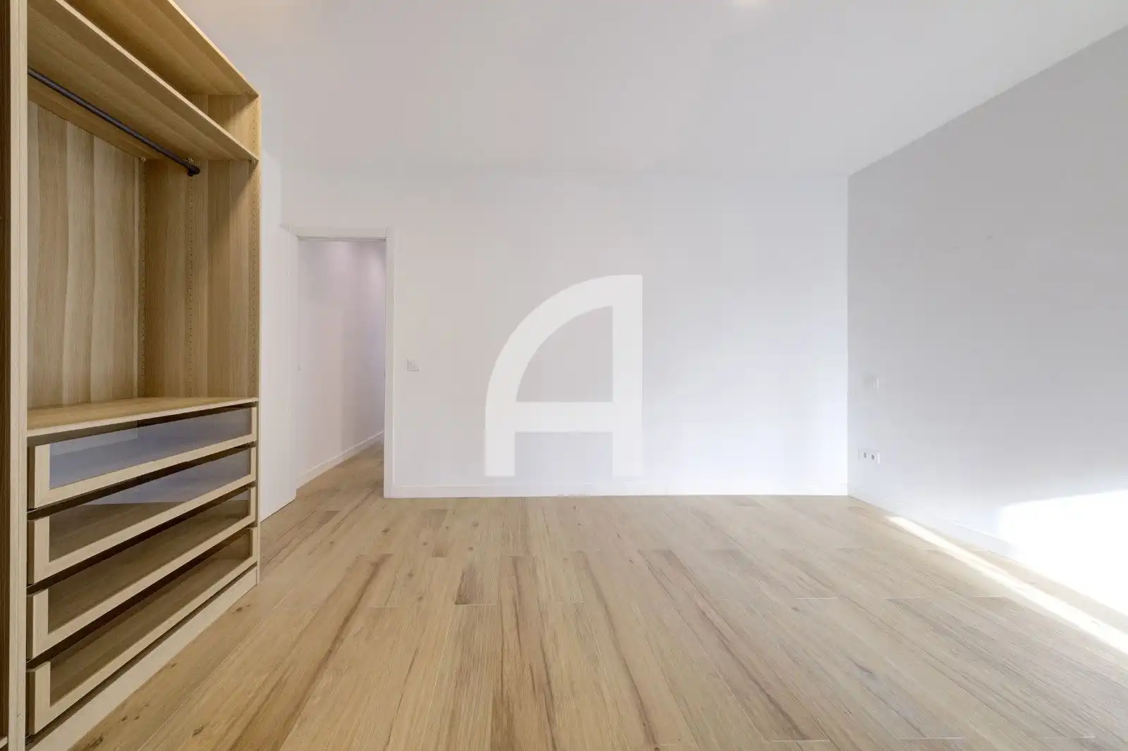 Schlafzimmer von Dachboden zur Miete in Madrid mit Klimaanlage, Heizung und Terrasse