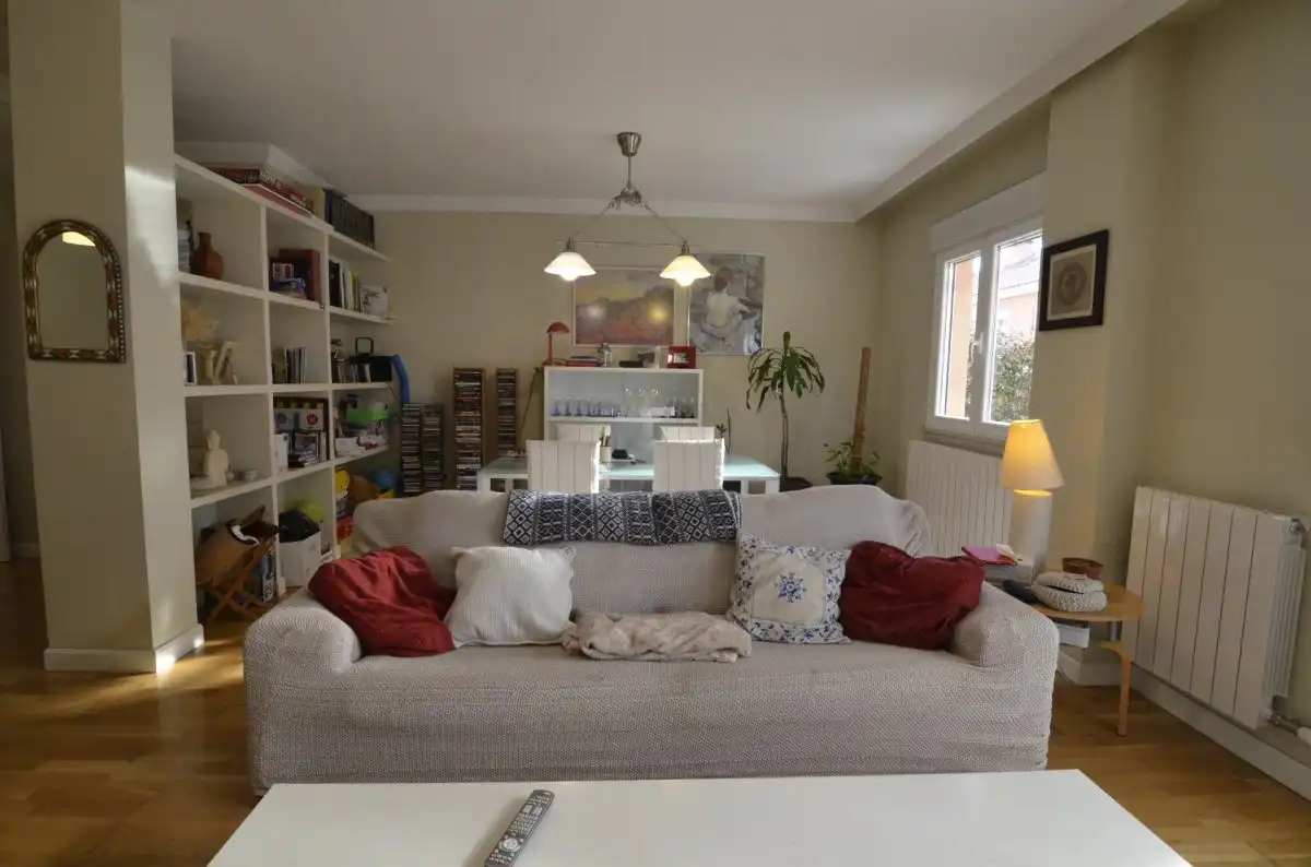 Sala de estar de Casa adosada en venta en Doñinos de Salamanca con Calefacción, Parquet y Terraza