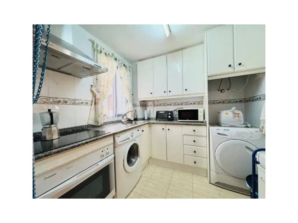 Cuina de Apartament en venda en Torrevieja amb Moblat