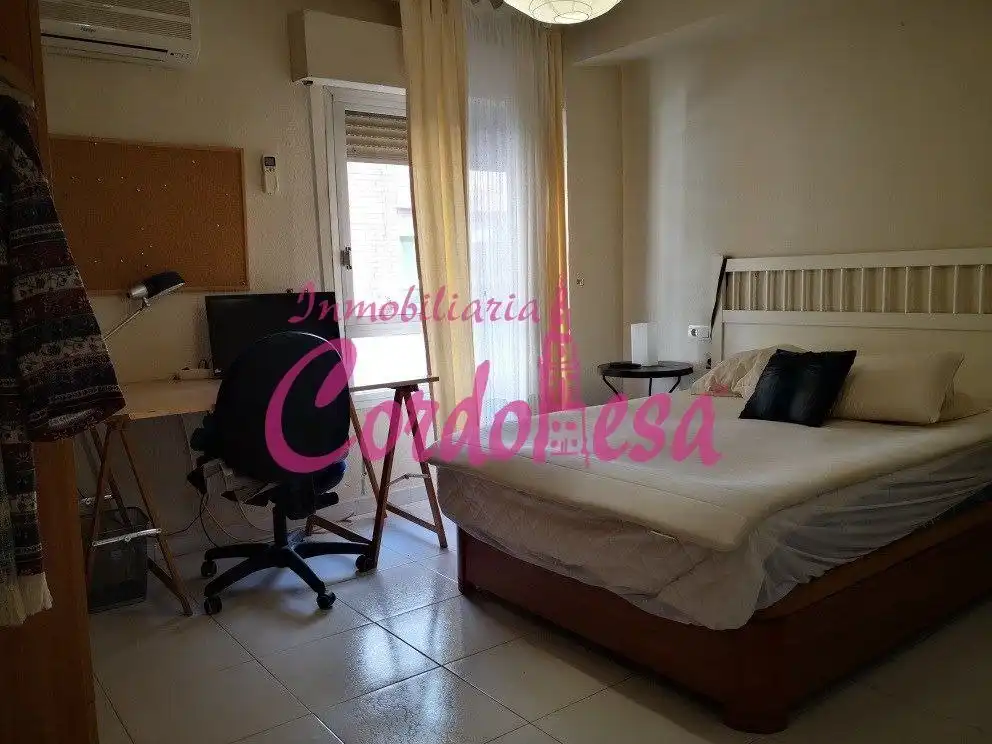 Bedroom of Flat for rent in Córdoba  with Air Conditioner