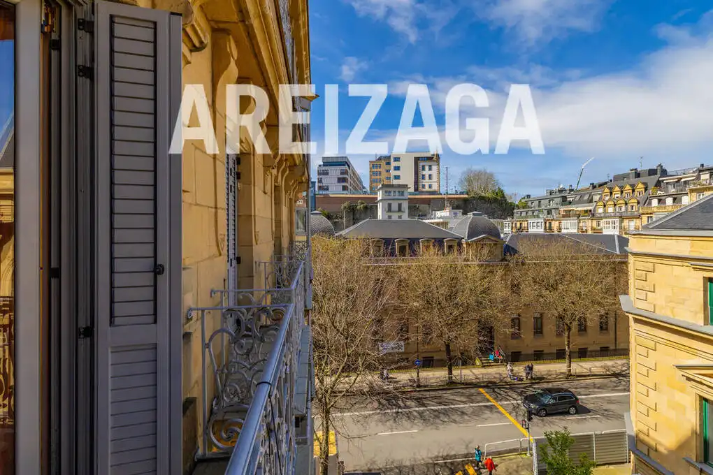 Vista exterior de Piso en venta en Donostia - San Sebastián  con Calefacción, Amueblado y Balcón
