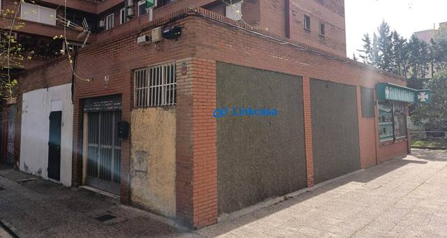 Local comercial en Venta en Calle de Ramón Pérez de Ayala en Numancia