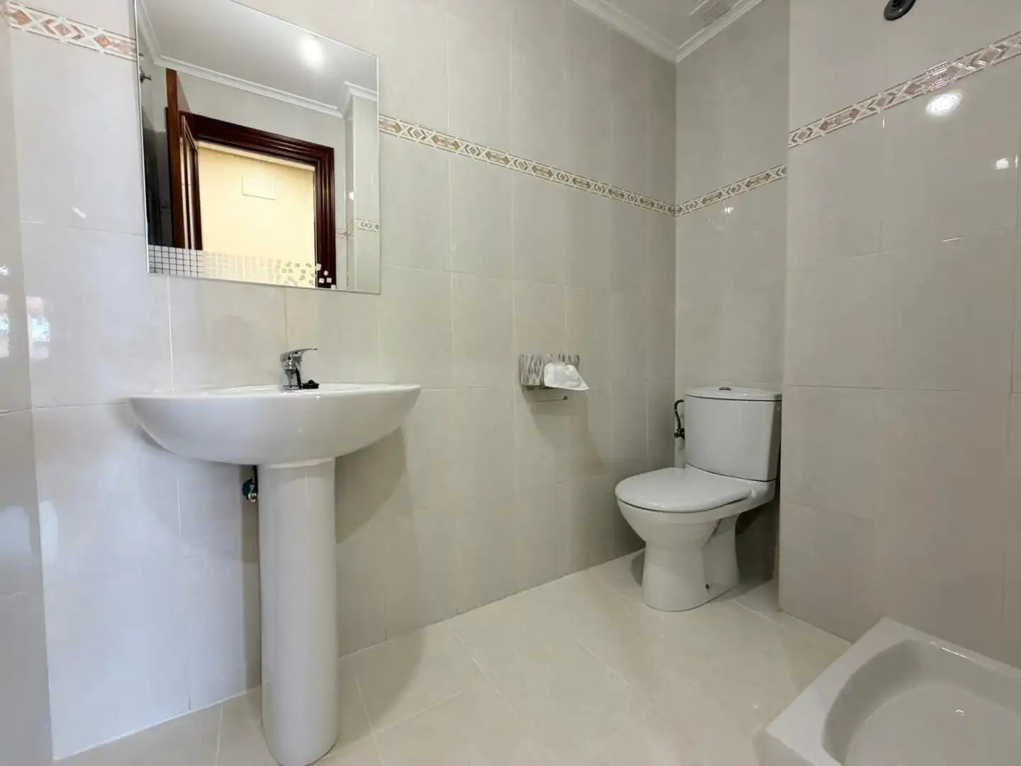 Bany de Apartament en venda en Lardero amb Calefacció, Terrassa i Traster