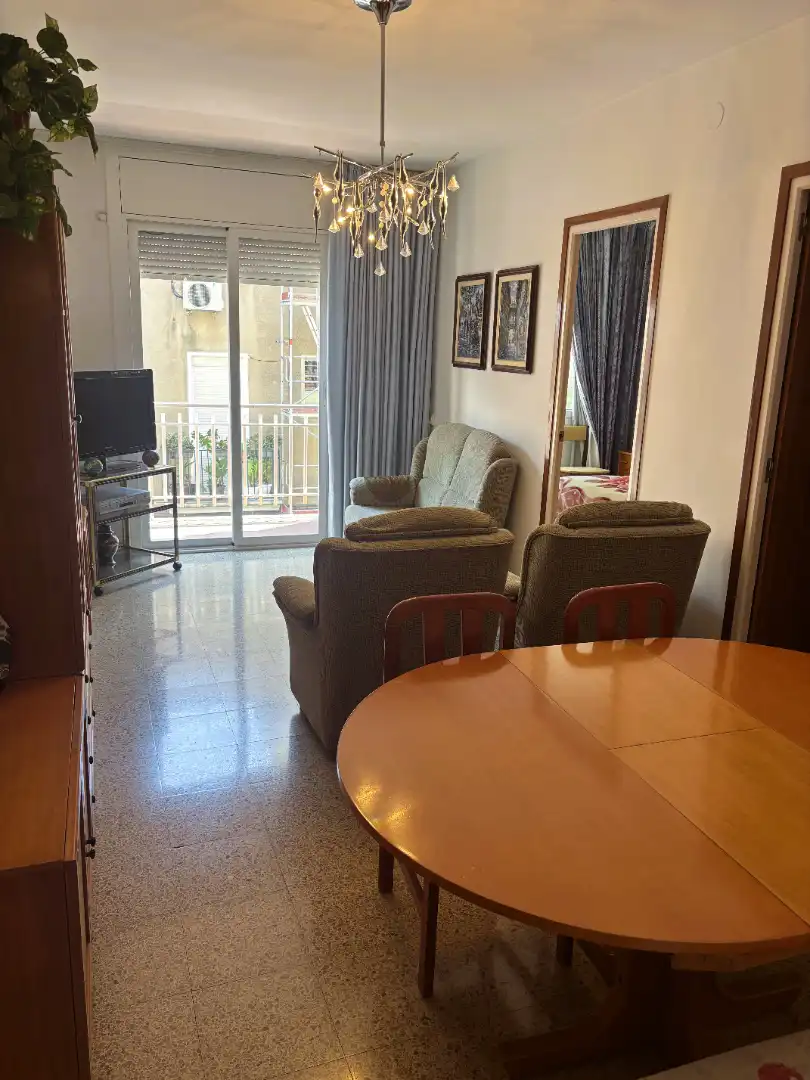 Dining room of Flat for sale in L'Hospitalet de Llobregat  with Air Conditioner, Furnished and Oven