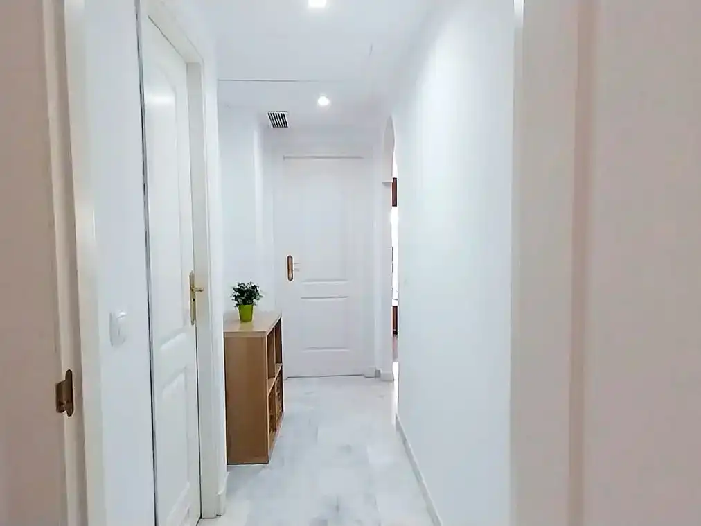 Wohnung zur Miete in Marbella mit Klimaanlage, Privatgarten und Schwimmbad