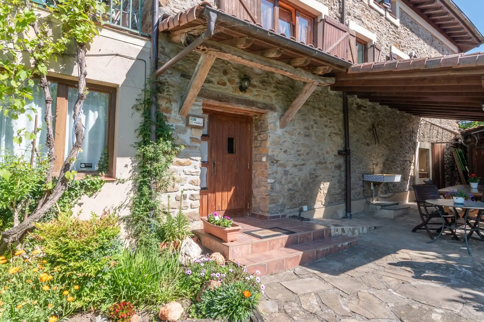 Vista exterior de Casa o xalet en venda en Zeanuri amb Calefacció, Jardí privat i Terrassa