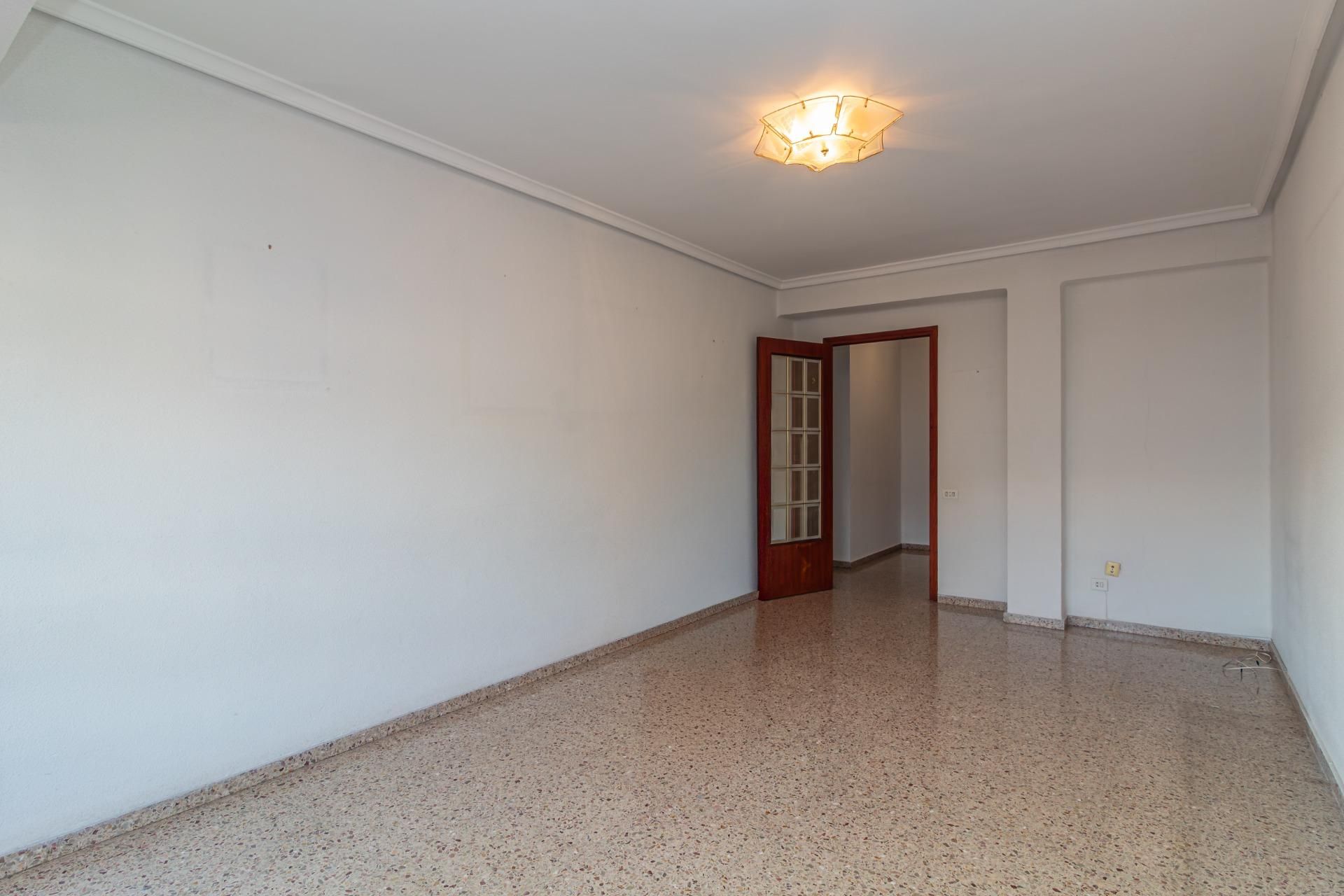 Pis en venda en Castellón de la Plana / Castelló de la Plana amb Terrassa, Traster i Balcó