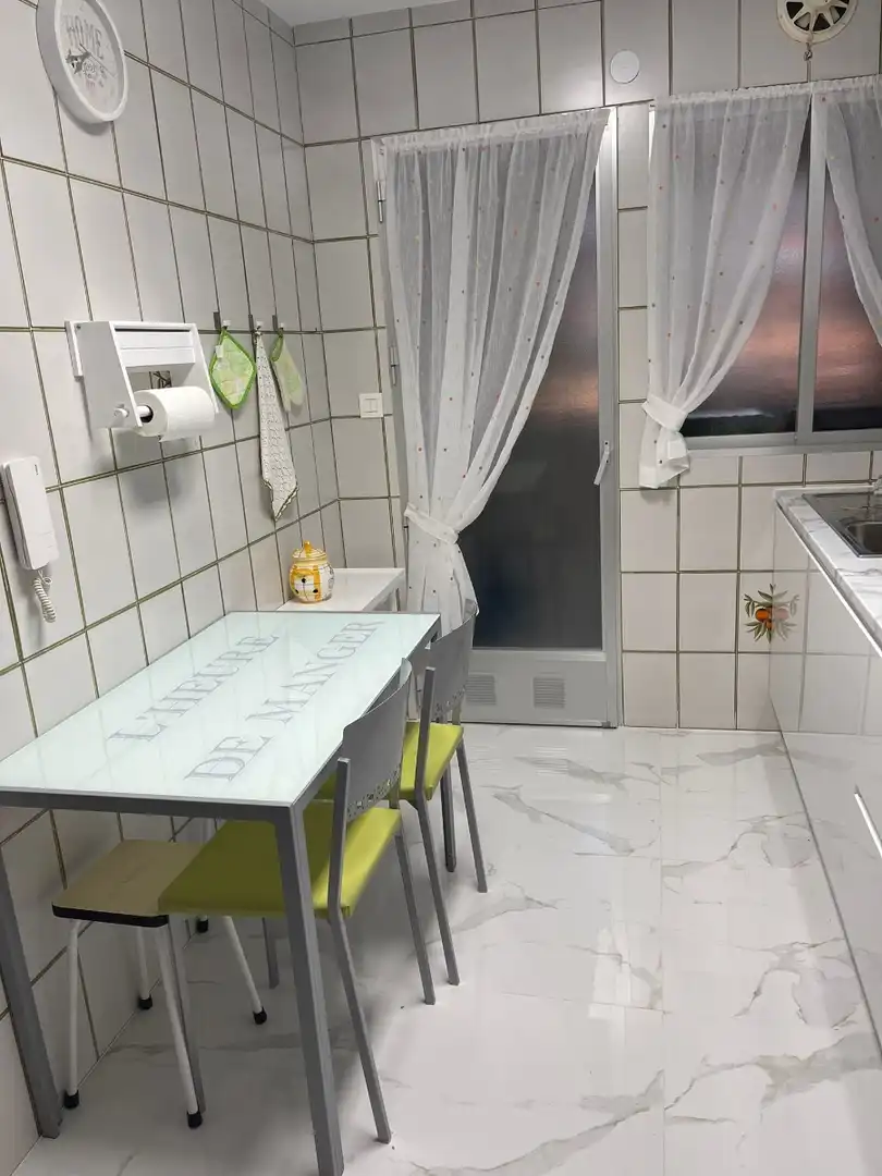 Cuina de Apartament de lloguer en Mazarrón amb Aire condicionat, Calefacció i Moblat