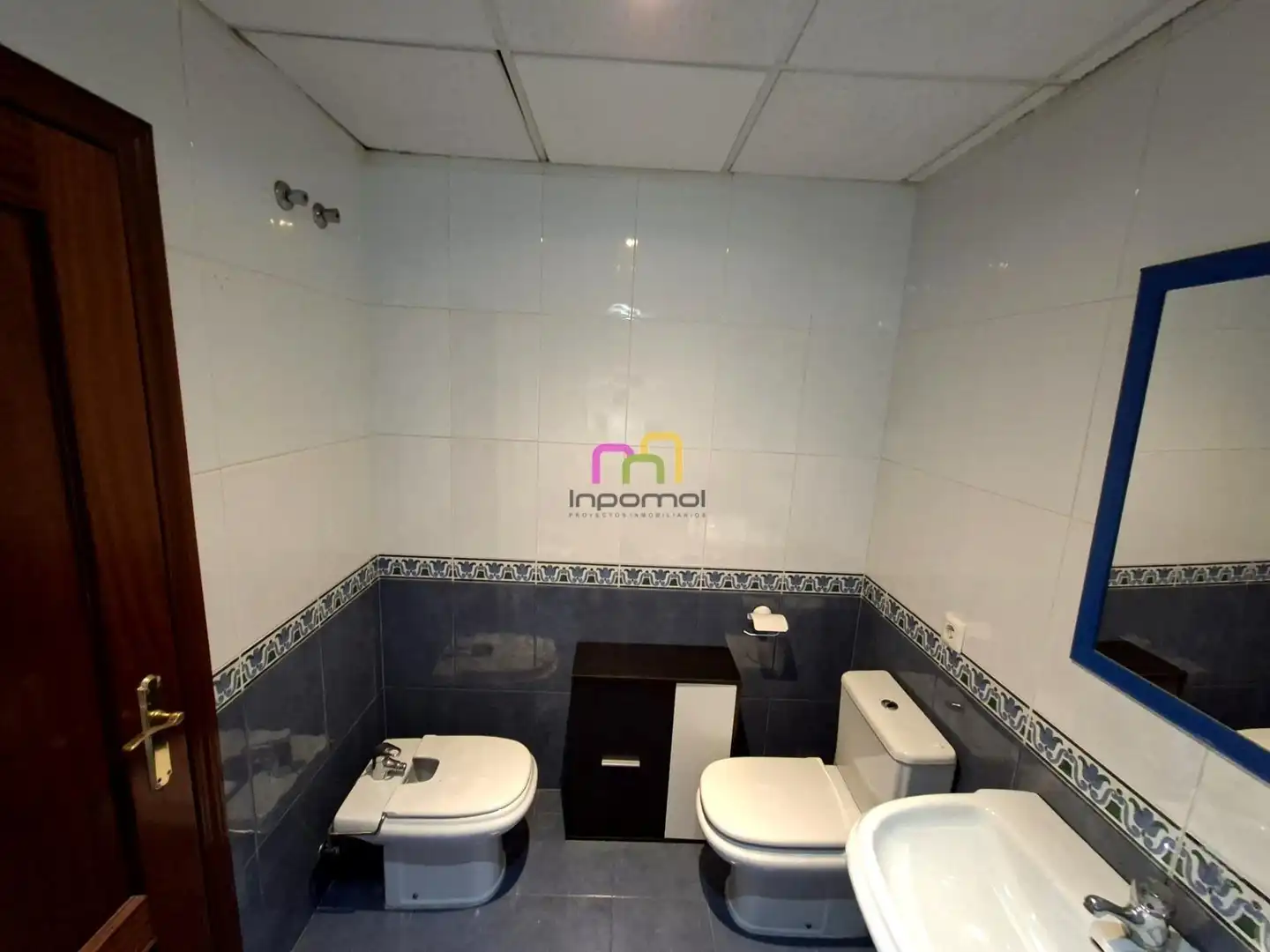 Baño de Oficina en venta en Badajoz con Aire acondicionado