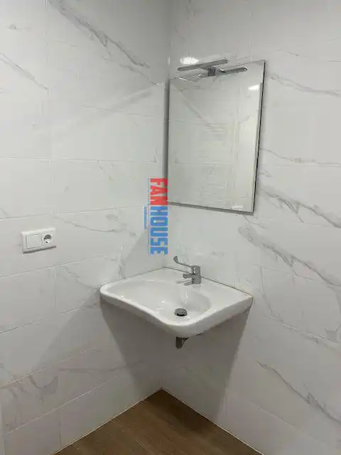 Baño de Piso en venta en Gijón  con Calefacción y Trastero