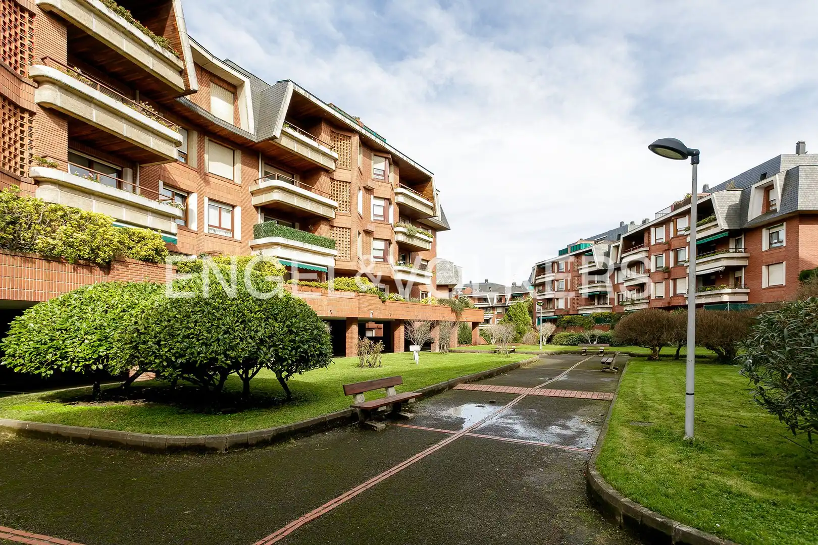 Vista exterior de Pis de lloguer en Getxo  amb Calefacció, Jardí privat i Parquet