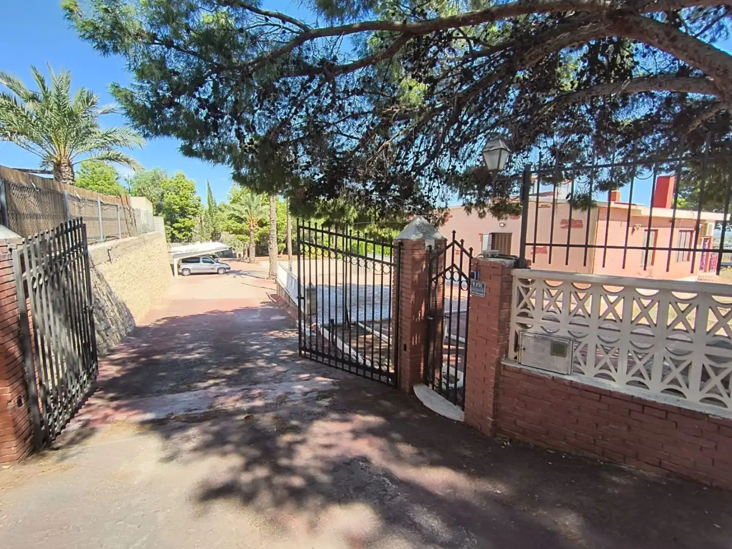 Vista exterior de Casa o xalet en venda en Crevillent amb Aire condicionat, Terrassa i Piscina