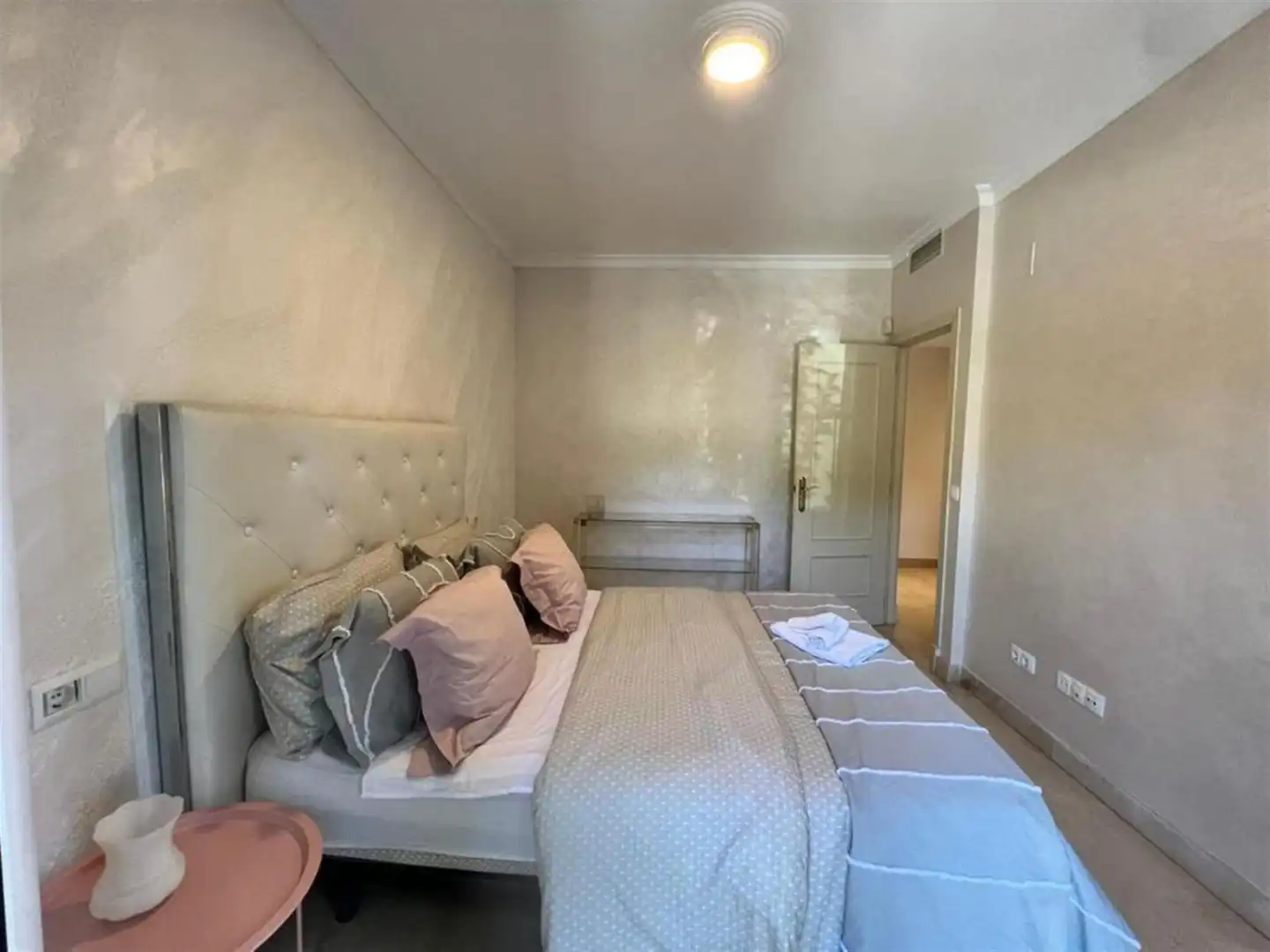 Dormitori de Apartament en venda en Marbella amb Aire condicionat i Terrassa