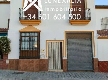 House with balcony for sale in Olvera