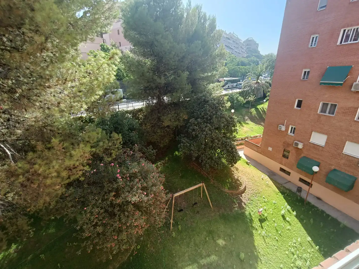 Jardí de Pis de lloguer en Granada amb Aire condicionat, Calefacció i Moblat