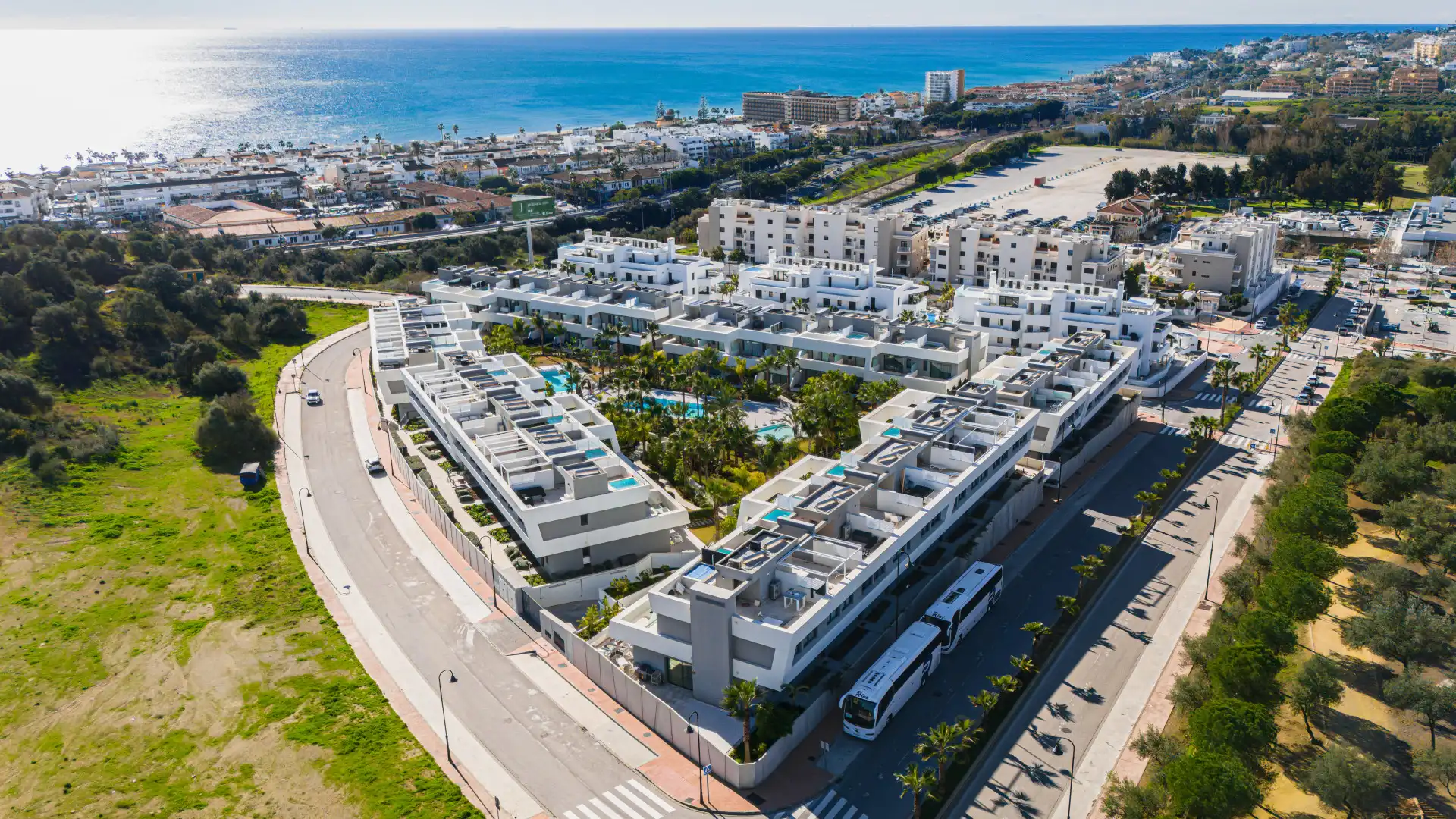 Vista exterior de Casa adosada en venda en Mijas amb Aire condicionat, Jardí privat i Terrassa