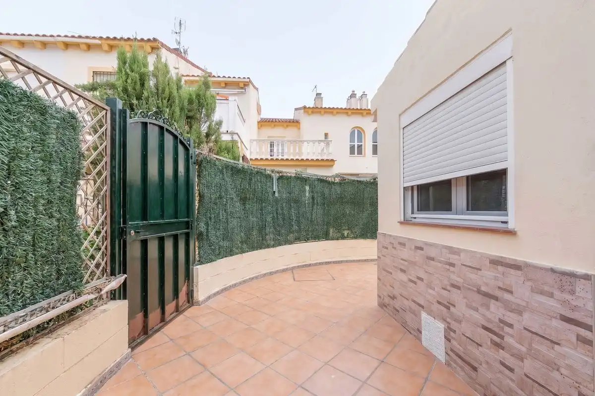 Terrassa de Casa adosada en venda en Aznalcázar amb Aire condicionat, Calefacció i Jardí privat