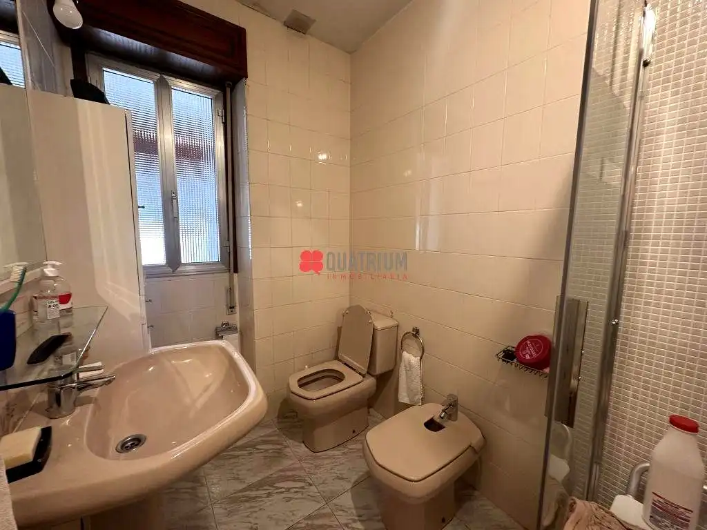 Bany de Casa o xalet en venda en Santiago de Compostela  amb Terrassa, Traster i Balcó