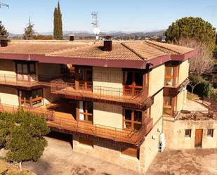 Vista exterior de Casa o xalet en venda en Manresa amb Aire condicionat, Calefacció i Jardí privat