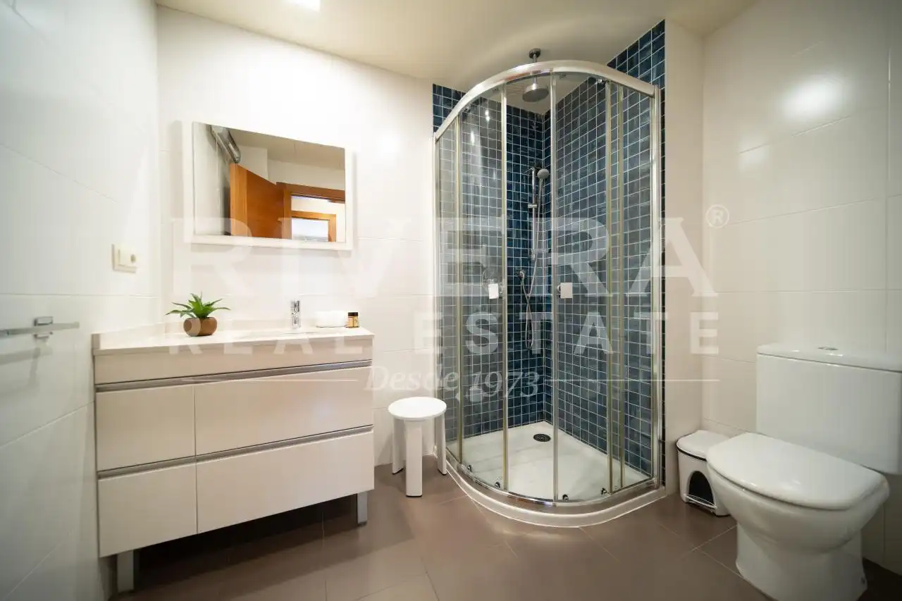 Badezimmer von Wohnung zum Verkauf in Sanxenxo mit Heizung, Terrasse und Abstellraum