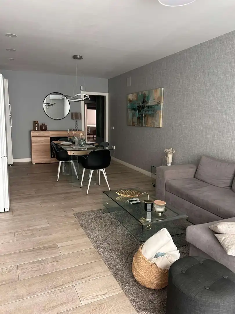Comedor de Apartamento para compartir en Madrid con Aire acondicionado, Calefacción y Terraza