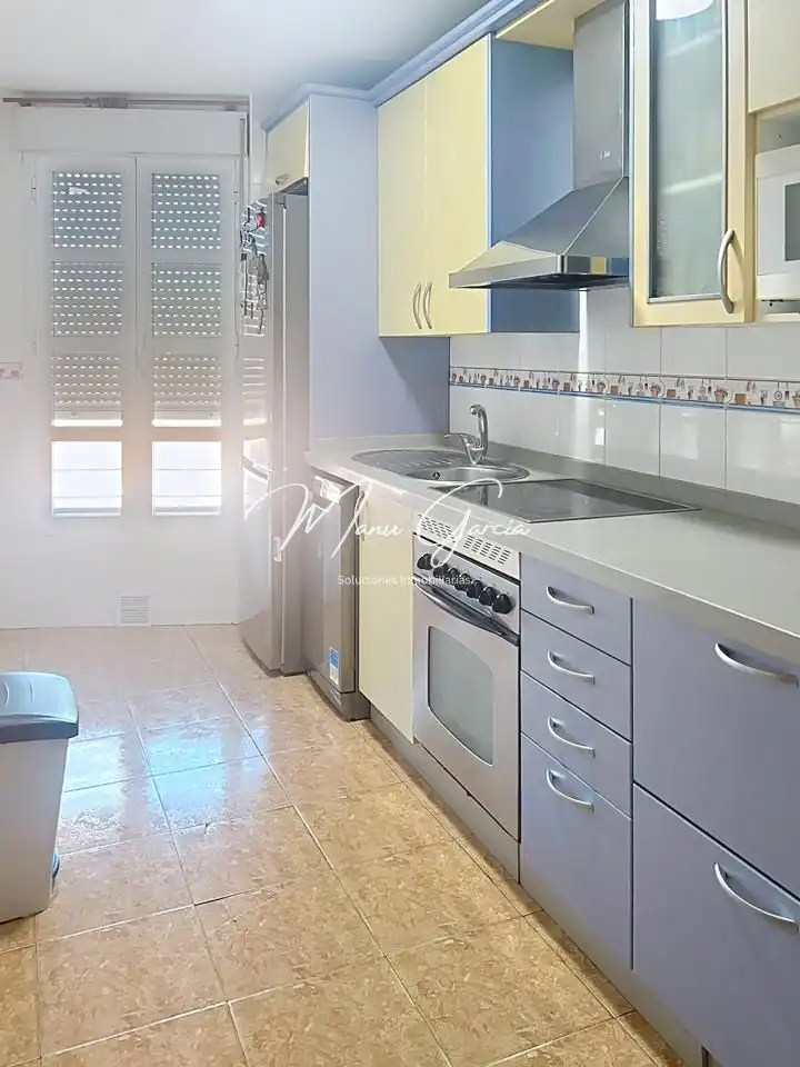 Küche von Wohnung zum Verkauf in Lucena mit Klimaanlage, Heizung und Abstellraum