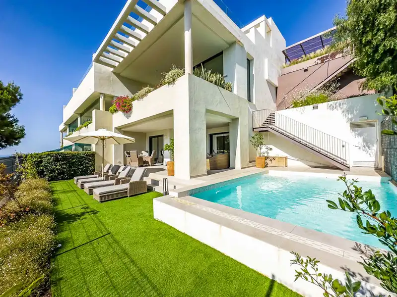 Terrasse von Haus oder Chalet zum Verkauf in Marbella mit Klimaanlage, Heizung und Privatgarten