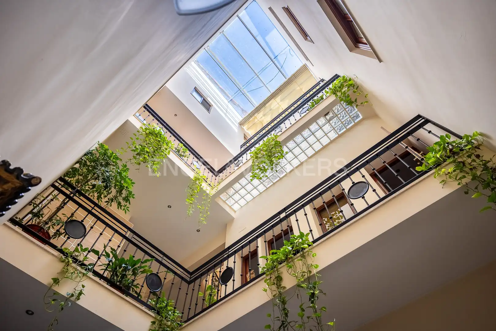 Houses for sale in Sevilla  with Air Conditioner, Heating and Storage room