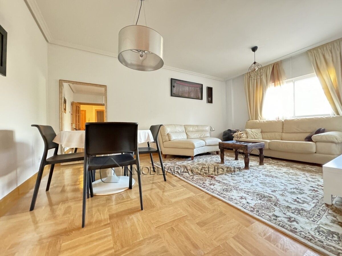 Sala de estar de Piso en venta en Burgos Capital con Calefacción y Amueblado