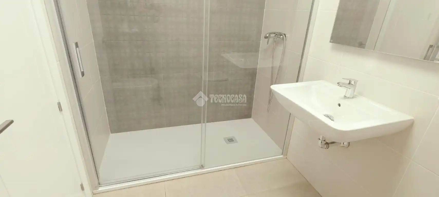Bathroom of Flat for rent in La Rinconada  with Air Conditioner