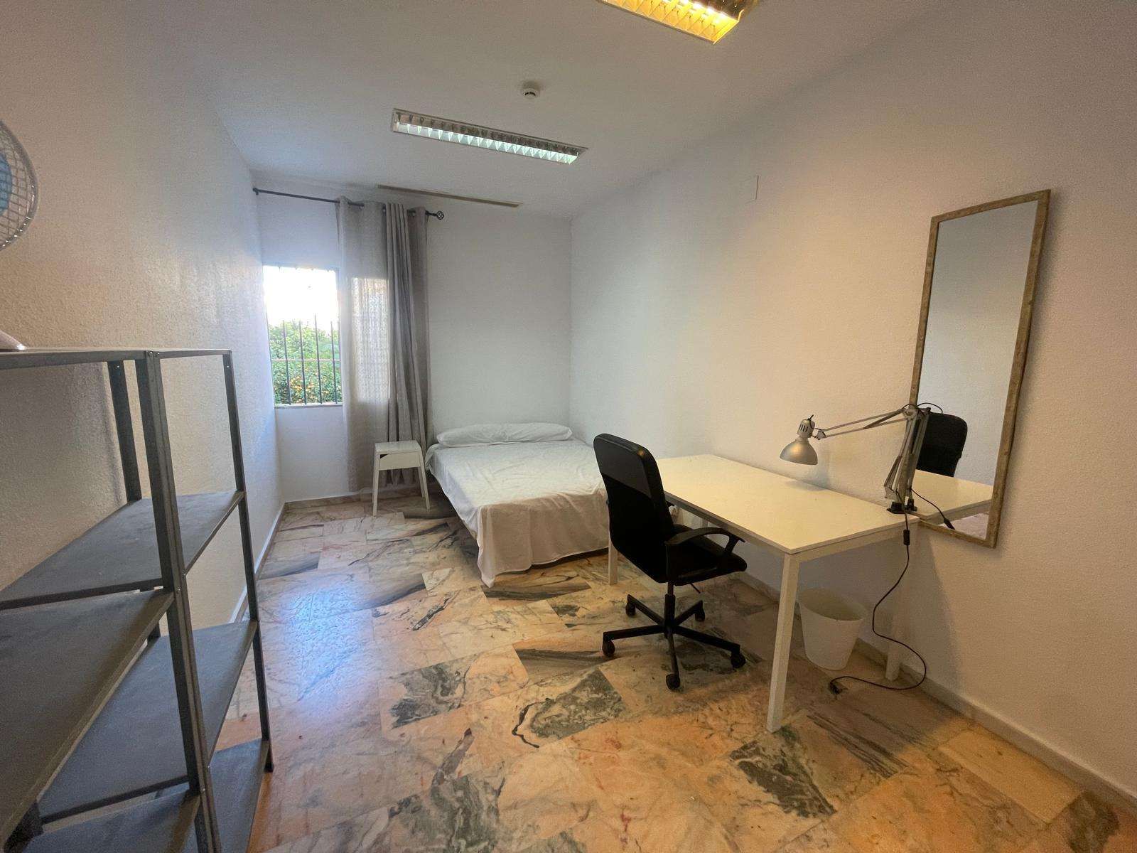 Dormitori de Pis per a compartir en  Sevilla Capital amb Aire condicionat, Terrassa i Moblat