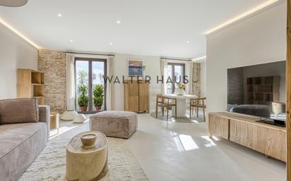 Living room of Flat for sale in  Barcelona Capital  with Air Conditioner, Heating and Parquet flooring