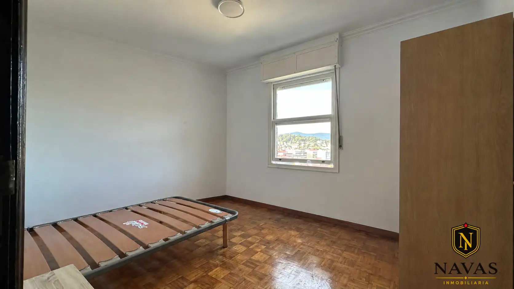 Schlafzimmer von Dachboden zum Verkauf in Vigo  mit Balkon