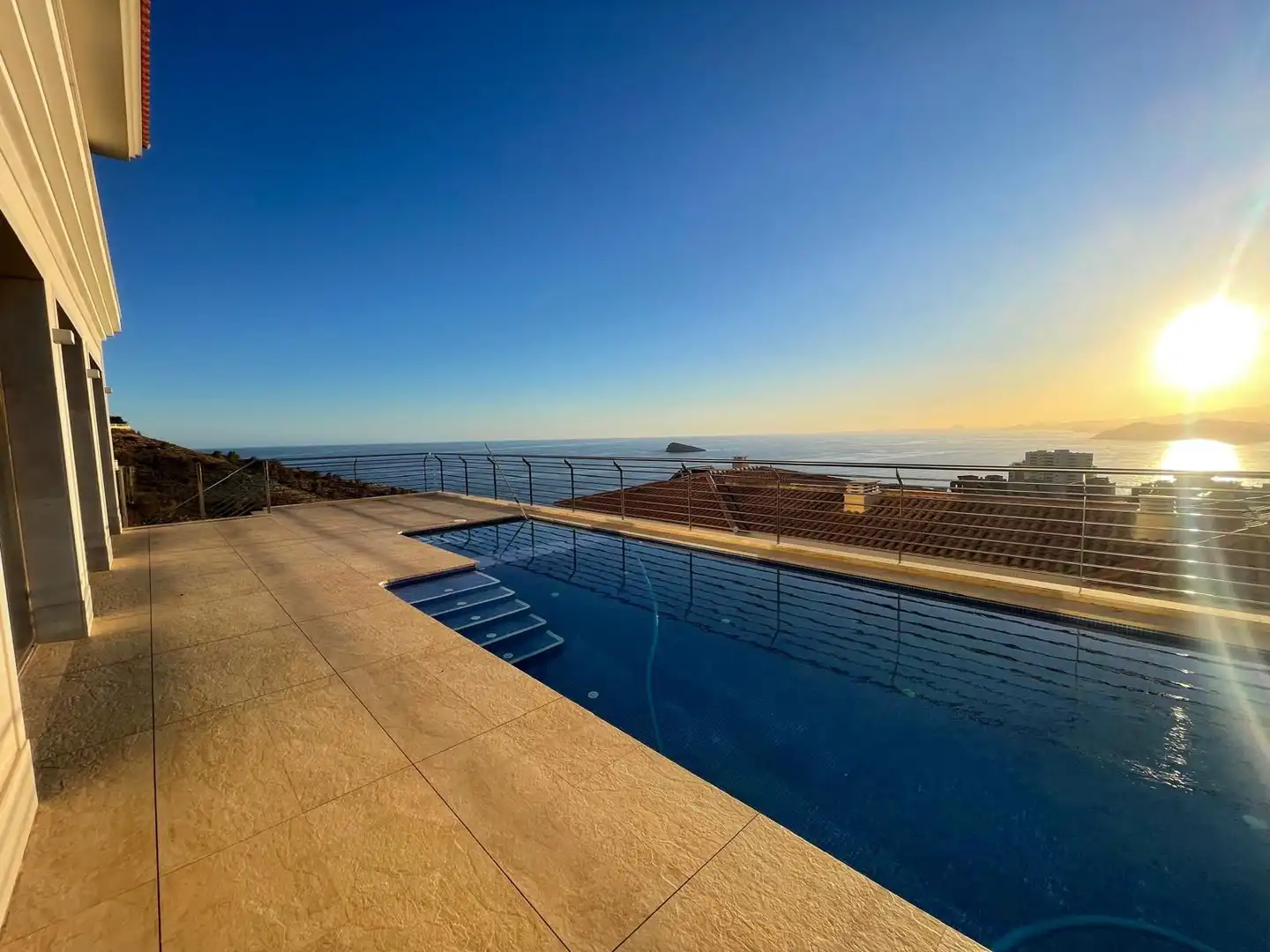 Casa con piscina en venta en Avenida Tokio, imagen 2