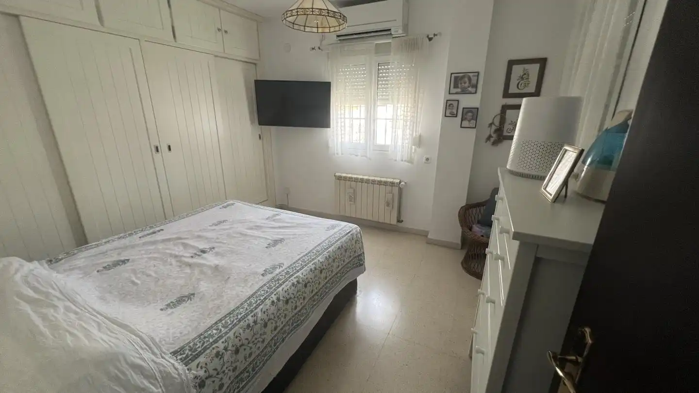 Dormitori de Casa o xalet en venda en Montequinto amb Jardí privat, Terrassa i Piscina comunitària