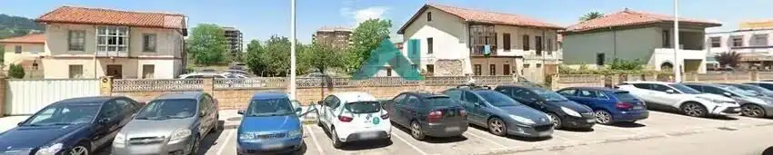 Aparcament de Finca rústica en venda en Torrelavega  amb Balcó