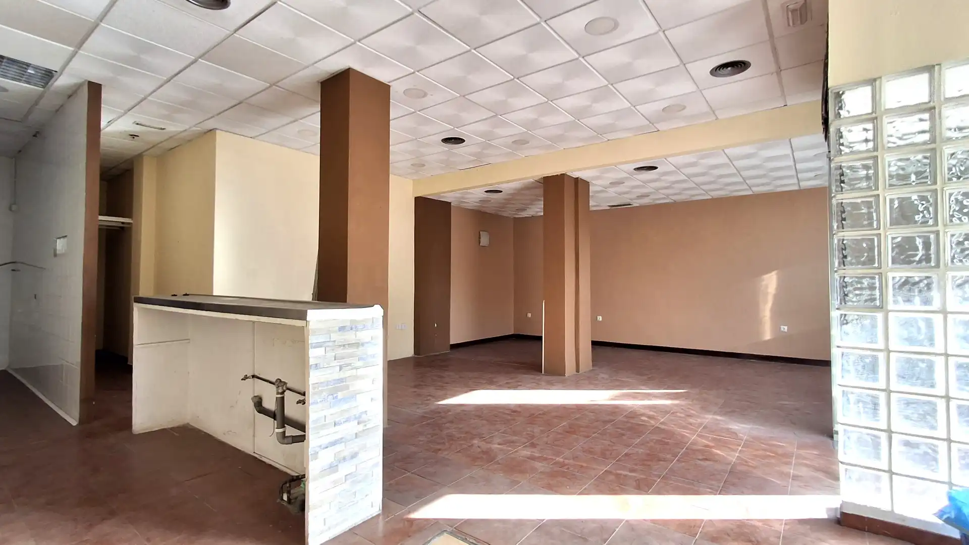 Local comercial en venda a Avenida Clara Campoamor 20, imagen 2