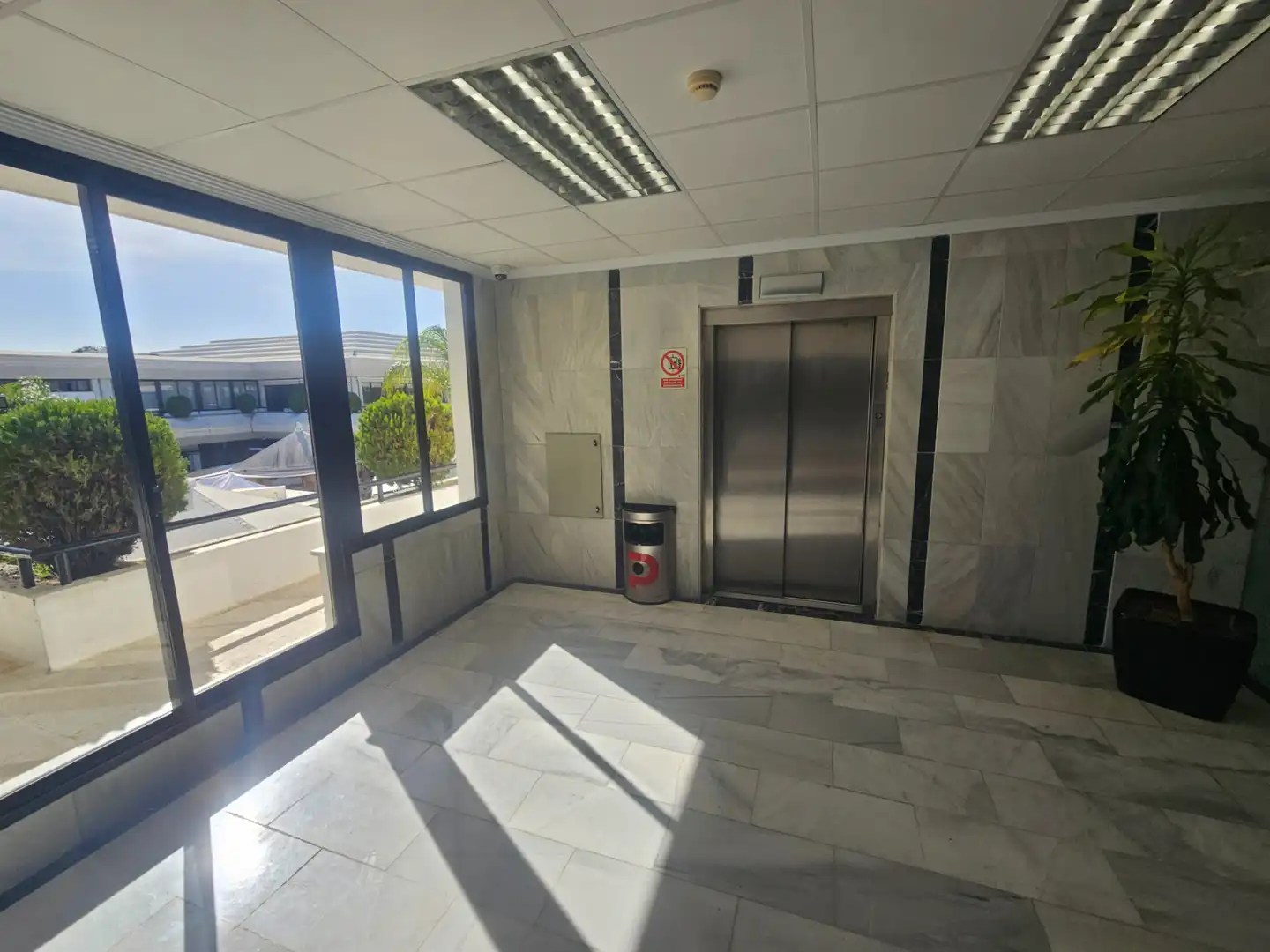 Oficina de lloguer en Marbella amb Aire condicionat, Terrassa i Traster