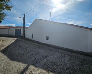 Vista exterior de Casa o xalet en venda en Berrocal de Salvatierra amb Jardí privat i Moblat
