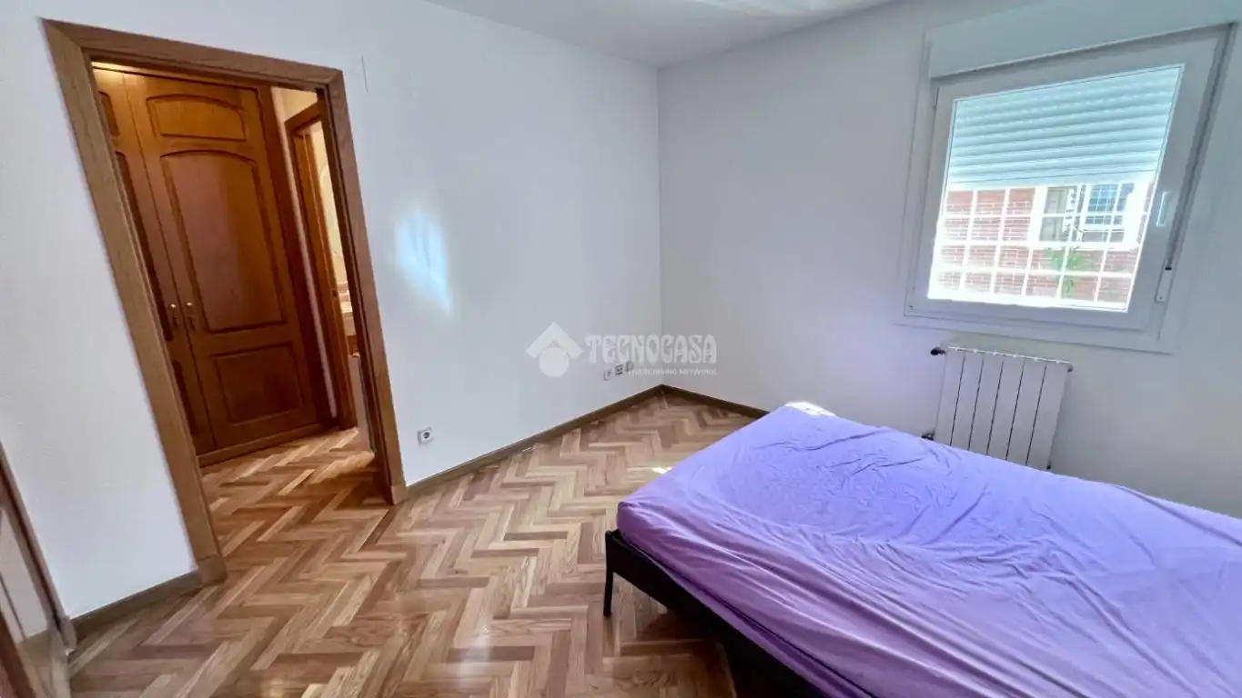 Dormitori de Casa adosada en venda en Alcalá de Henares