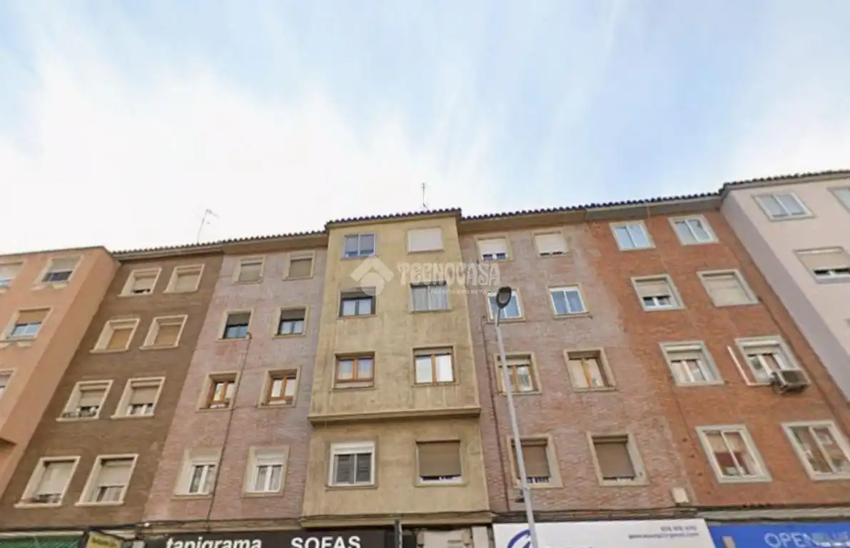 Vista exterior de Piso en venta en Zaragoza con Calefacción, Parquet y Amueblado