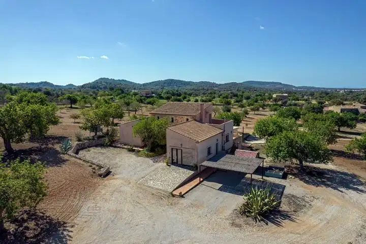 Vista exterior de Finca rústica en venda en Felanitx amb Aire condicionat, Jardí privat i Terrassa